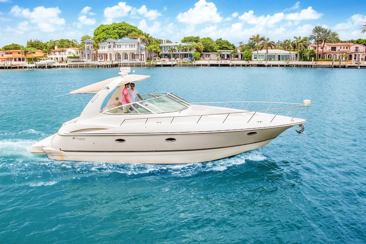 Luxe Yacht Experience: Miami Yacht Rental Adventure